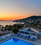 Blue Dolphin Studios and Apartment