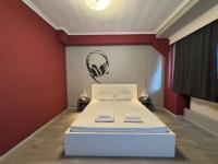 Stay Hybrid Youth Hostel