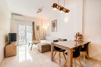ACROPOLIS CASA Historic Centre Top Floor Elegant Stylish Retreat 150m to Metro & Attractions
