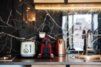 ACROPOLIS CASA Historic Centre Top Floor Elegant Stylish Retreat 150m to Metro & Attractions