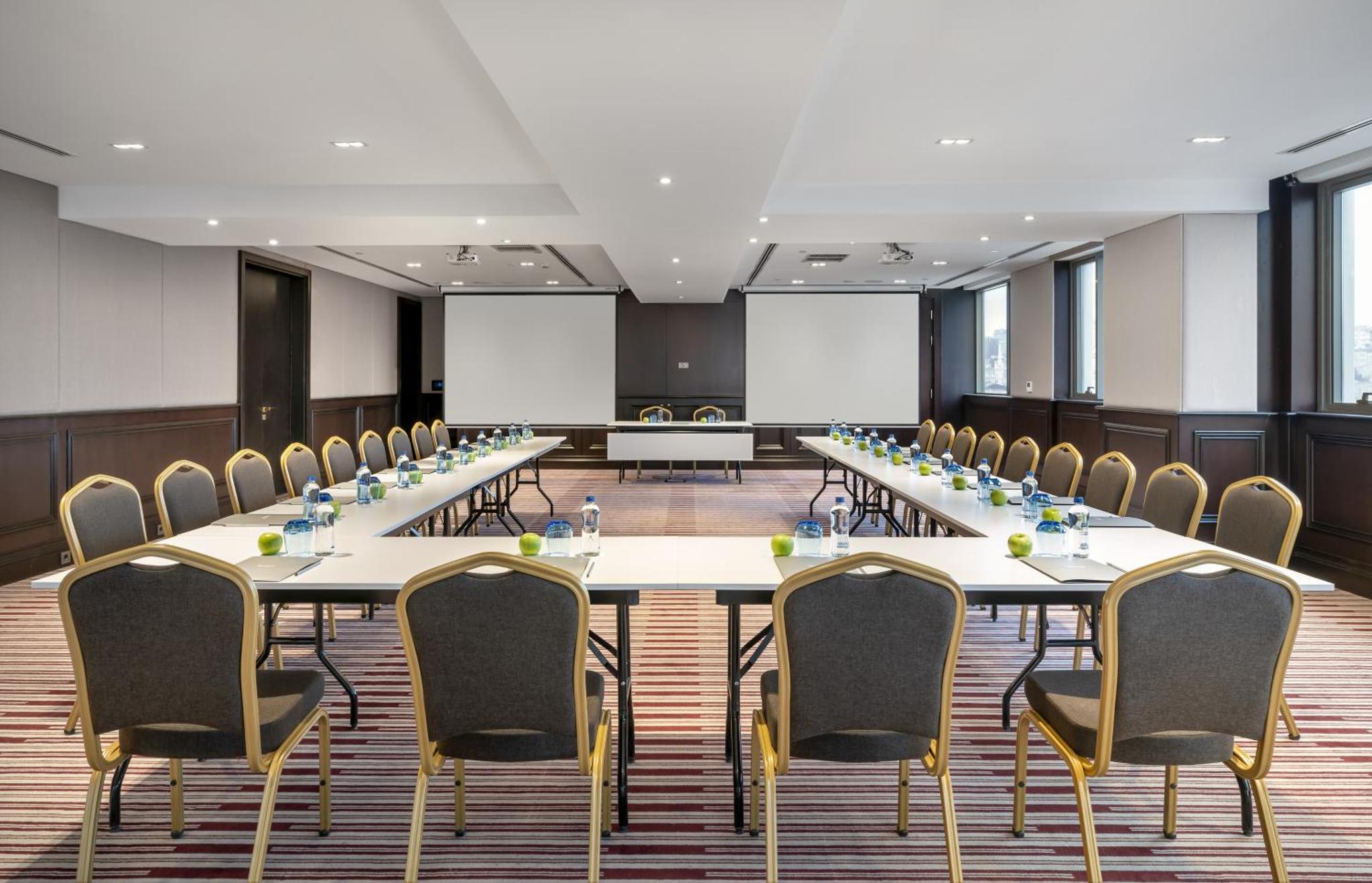 Suite with Two Bedrooms and Kitchenette