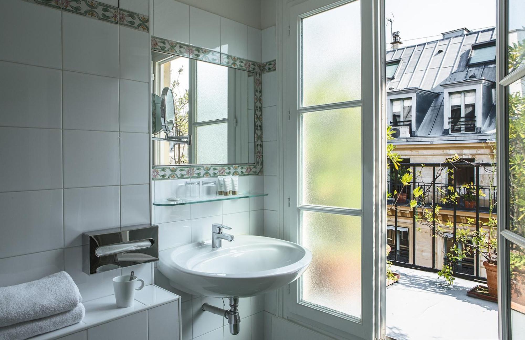 Connecting Deluxe Family Room