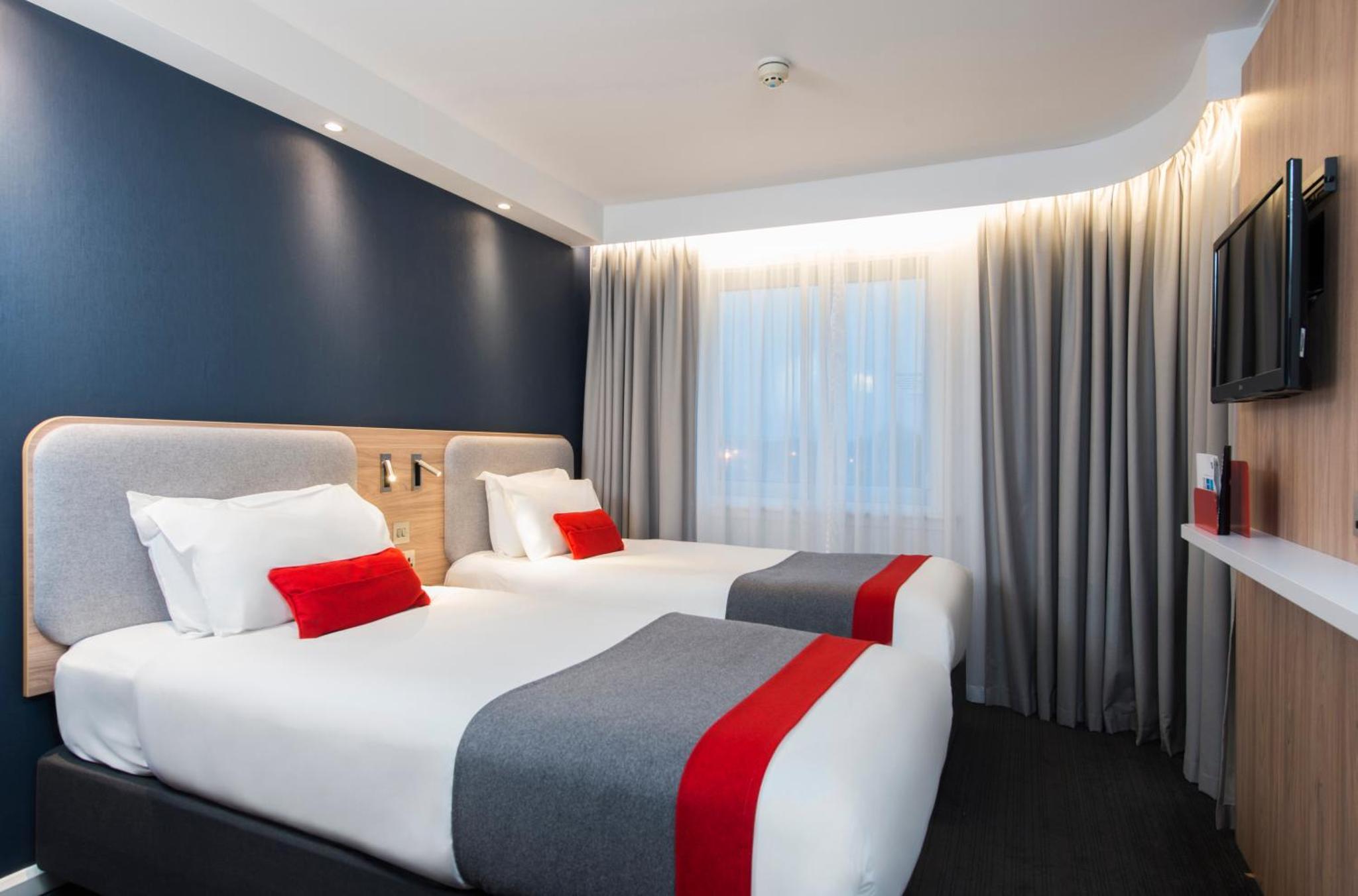 Standard Twin Room with Free Hot Breakfast