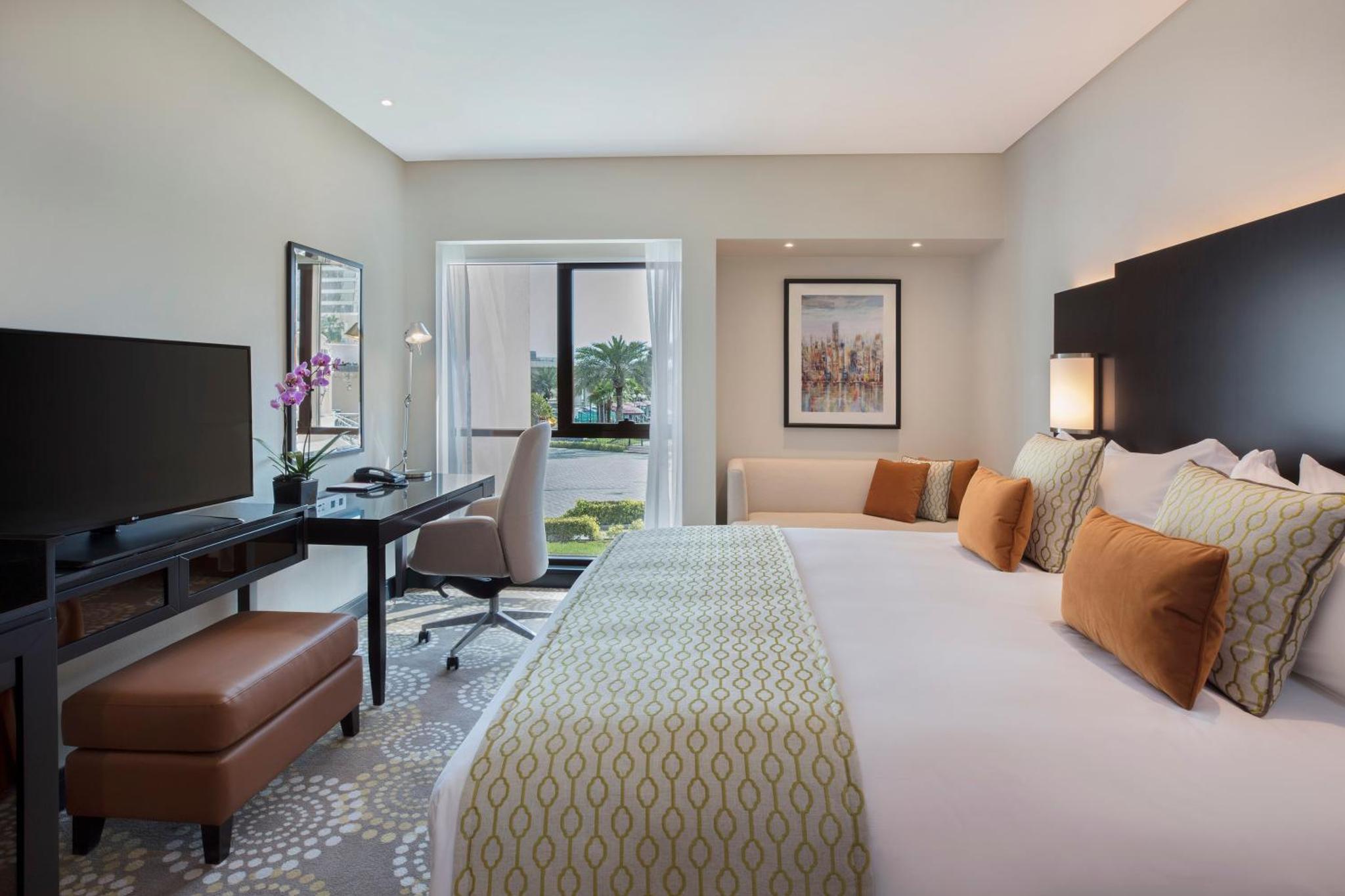 Standard King Room with Pool View - Smoking