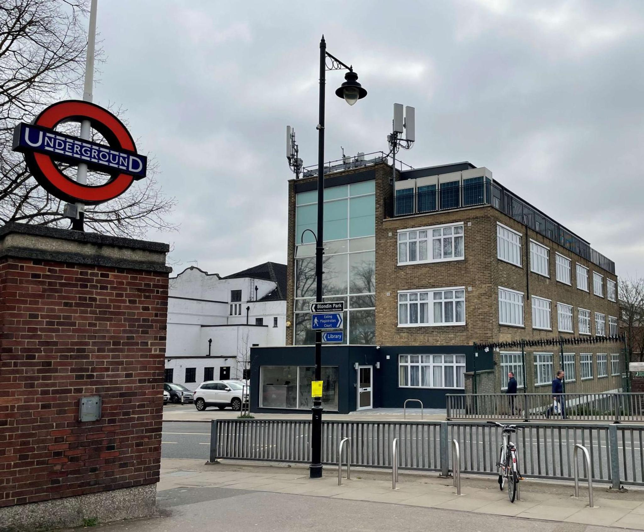 King and Two Single Beds Room with Walk-In Shower and Kitchenette - Disability Access/Non-Smoking