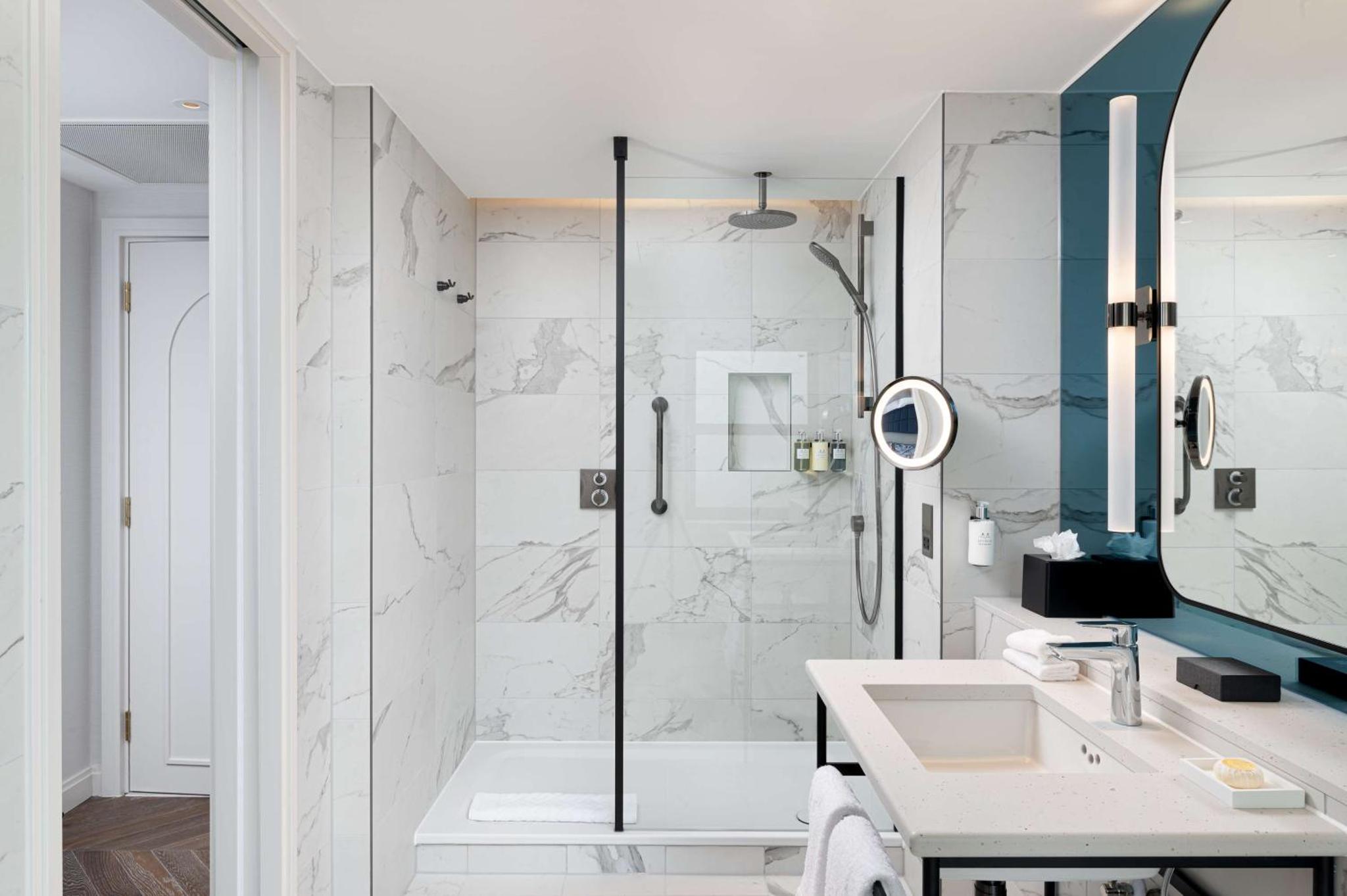 Queen Room - Accessible