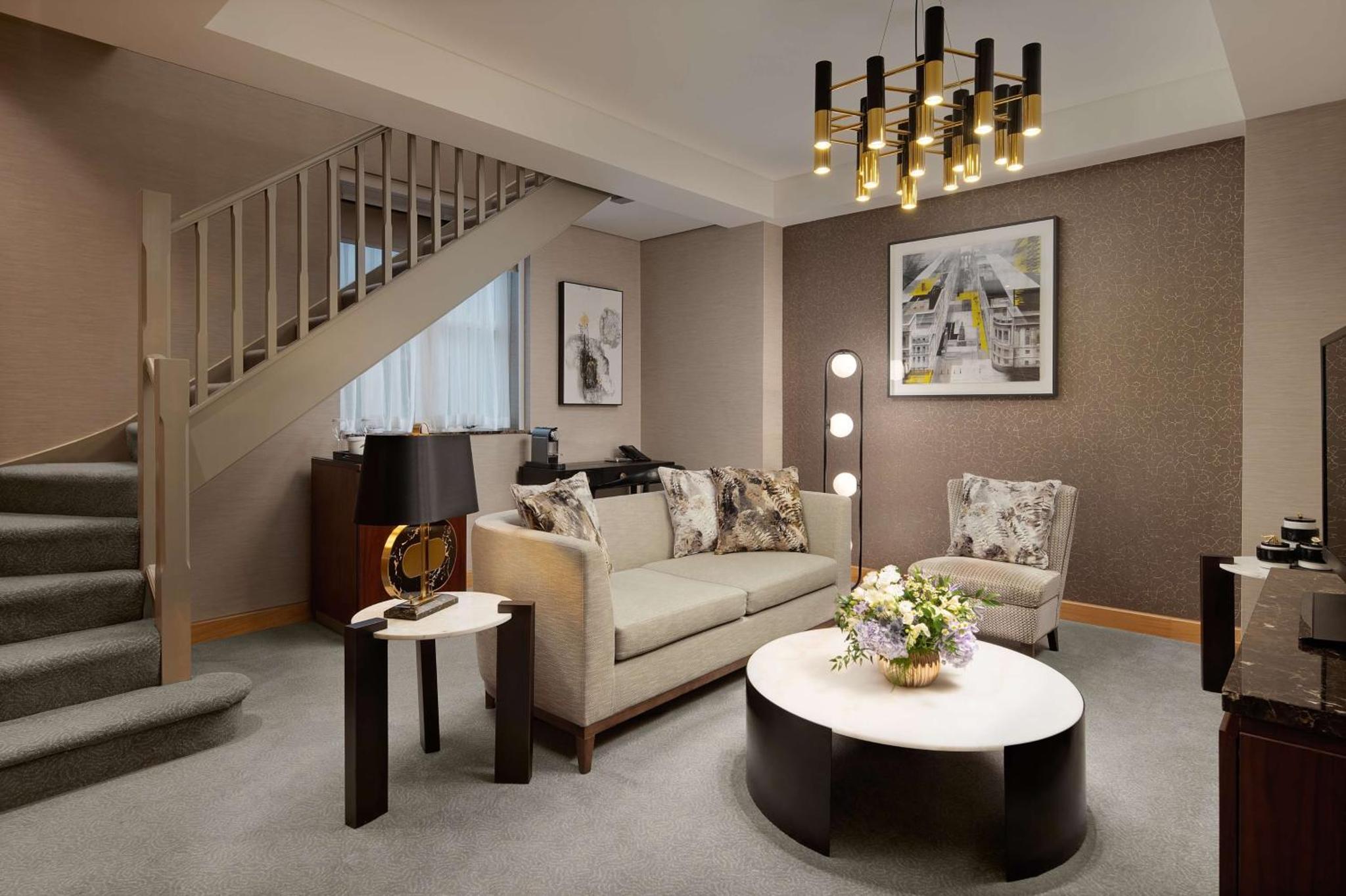 One-Bedroom Deluxe Suite - Lounge Access