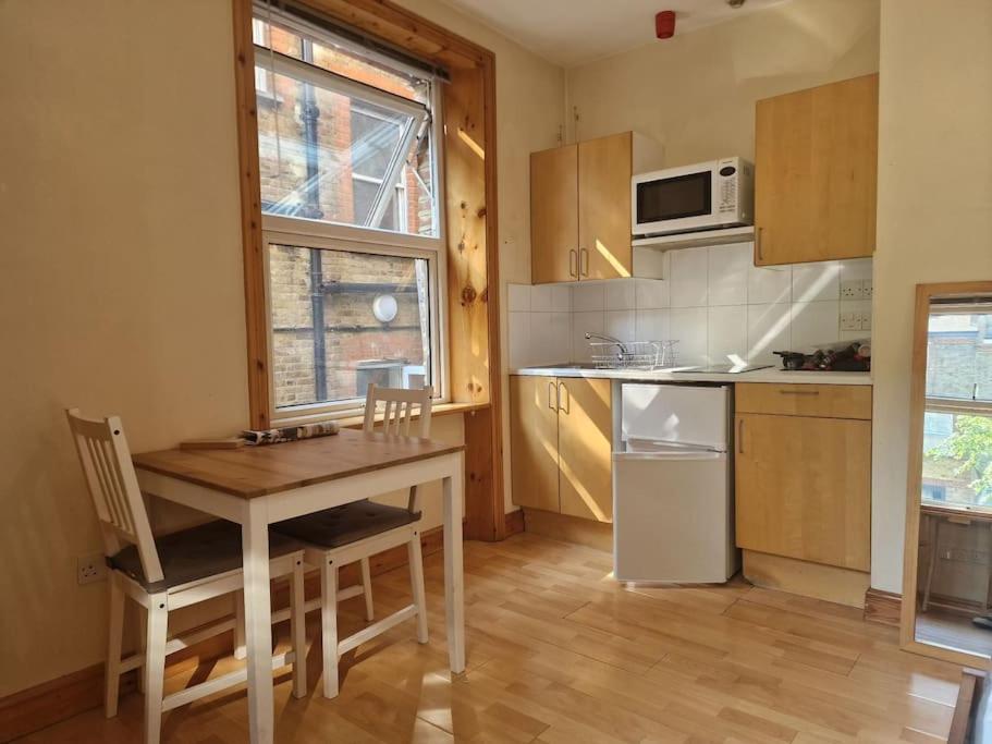 Bright studio apartment Highgate