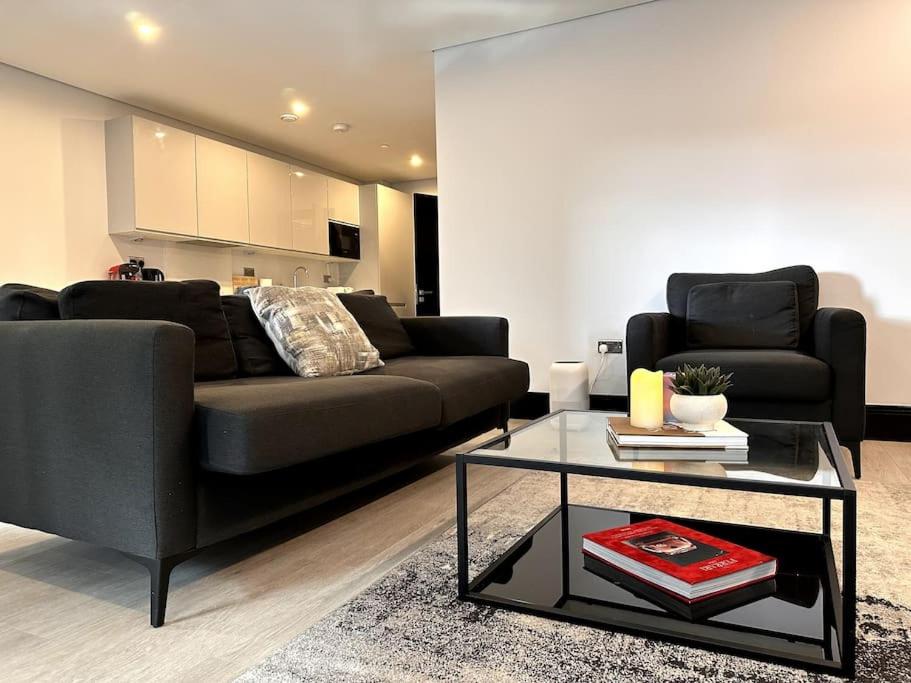 a living room with a couch and a coffee table at The Glamour of Shoreditch in London