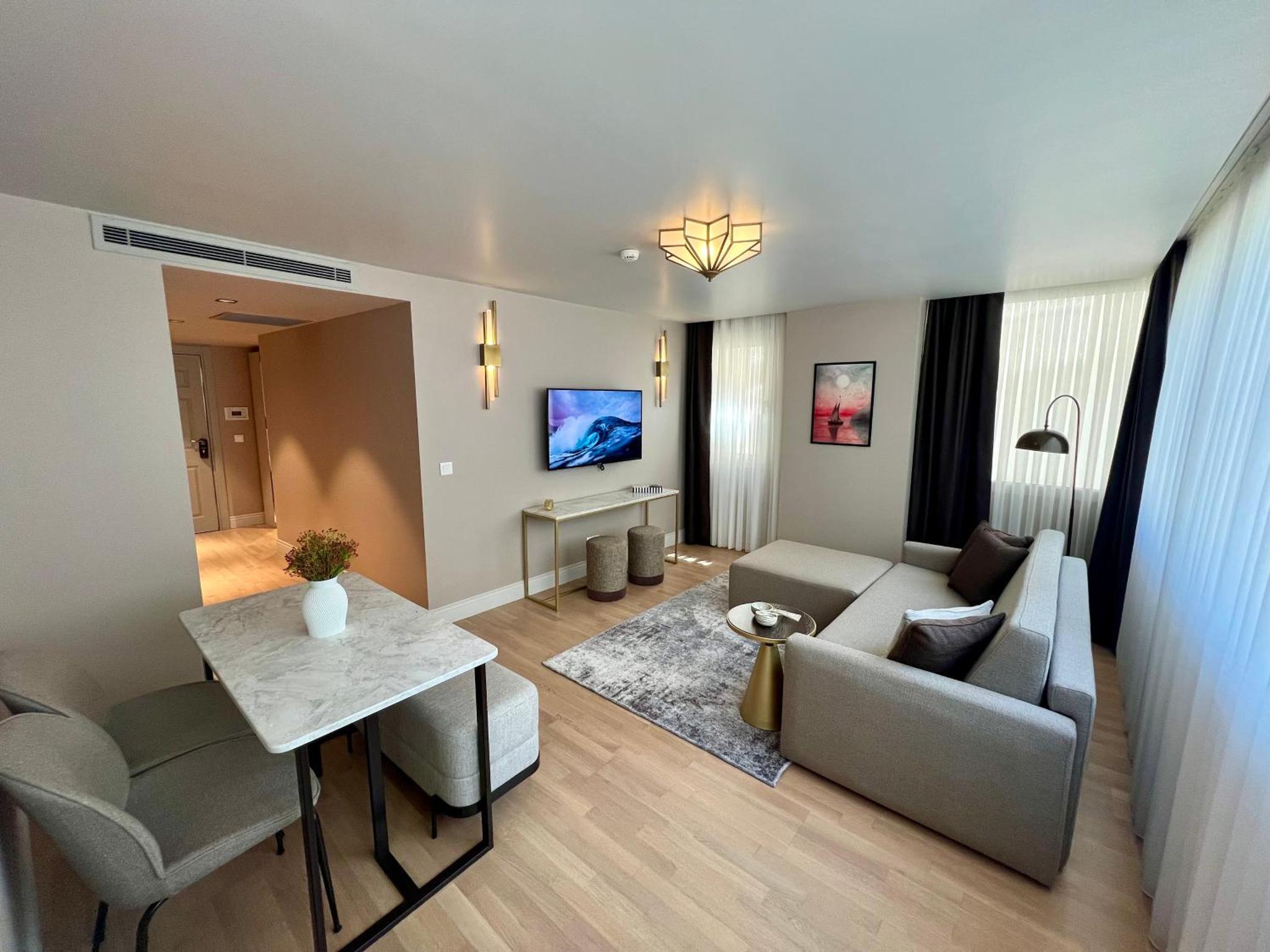 Weingart Suites Hotel