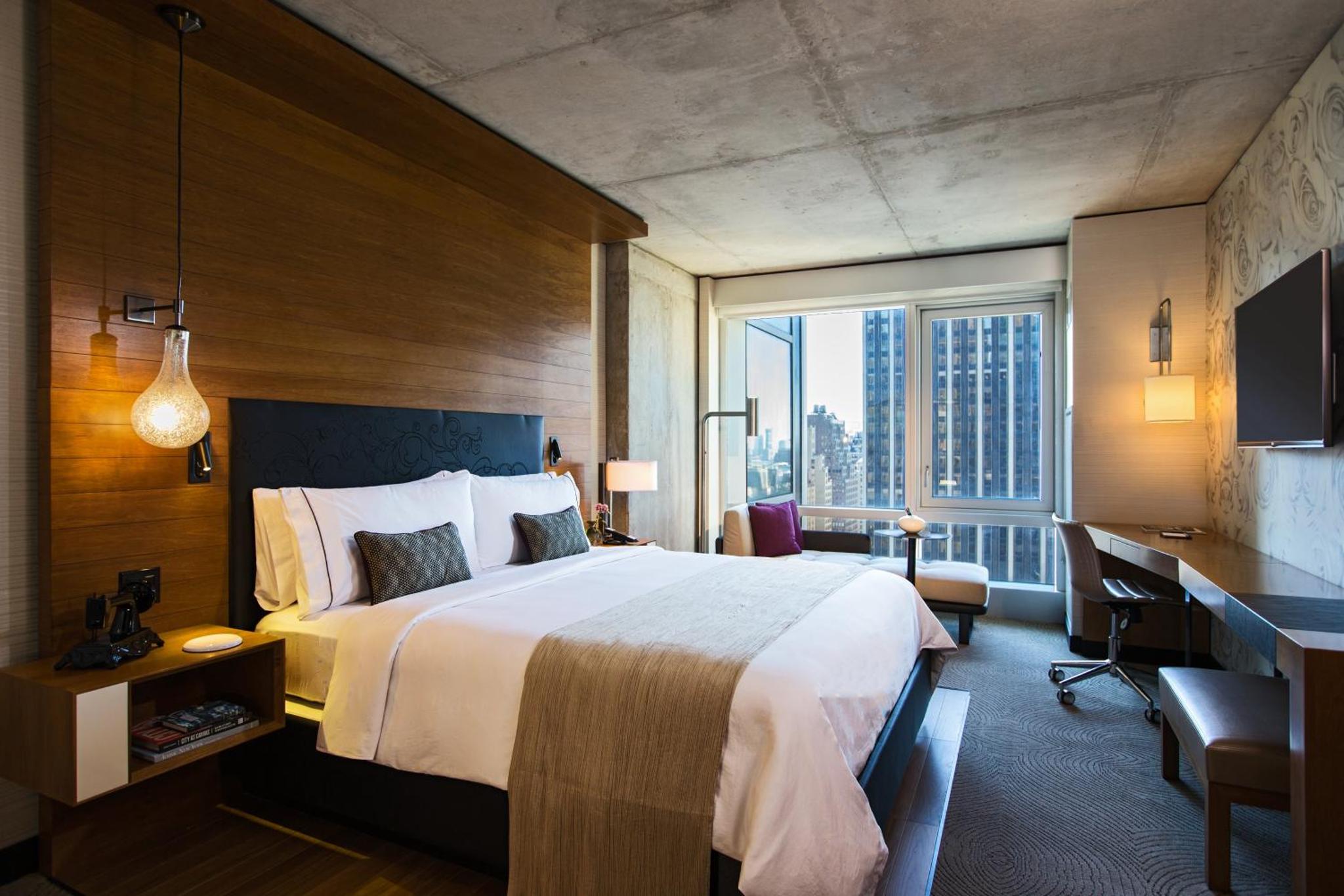 Queen Room with Skyline View