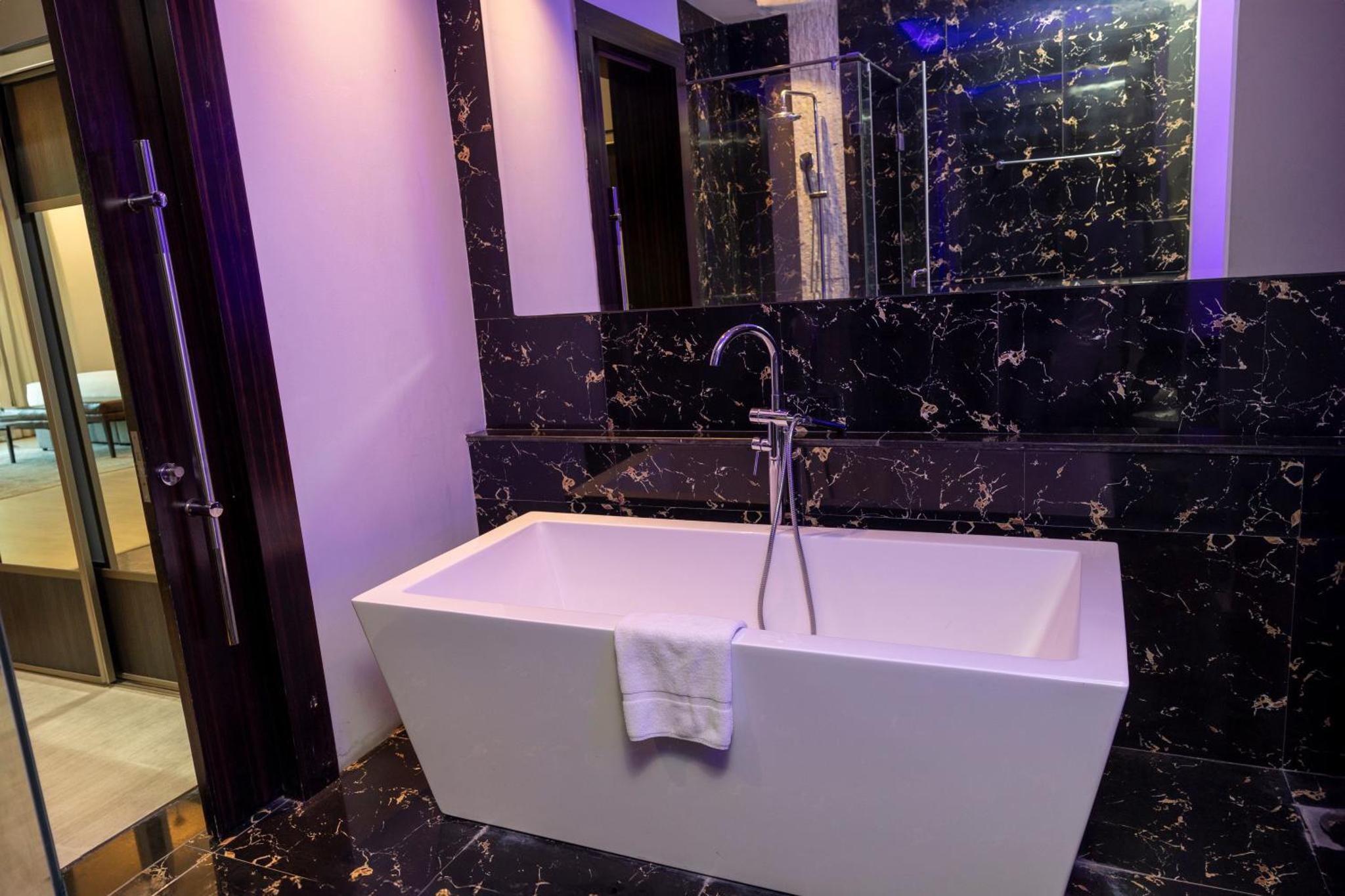 Luxury Three bedrooms apartment with Private outdoor pool