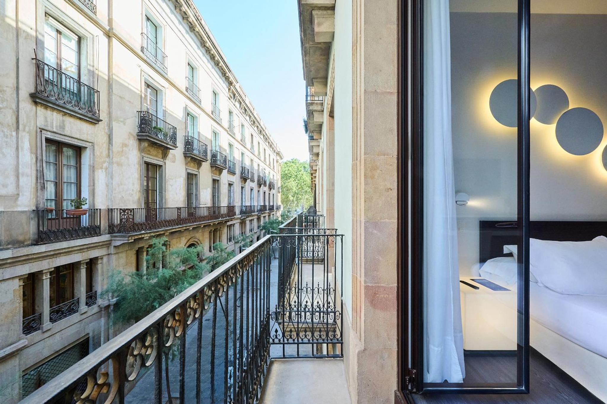 Classic Double or Twin Room with City View