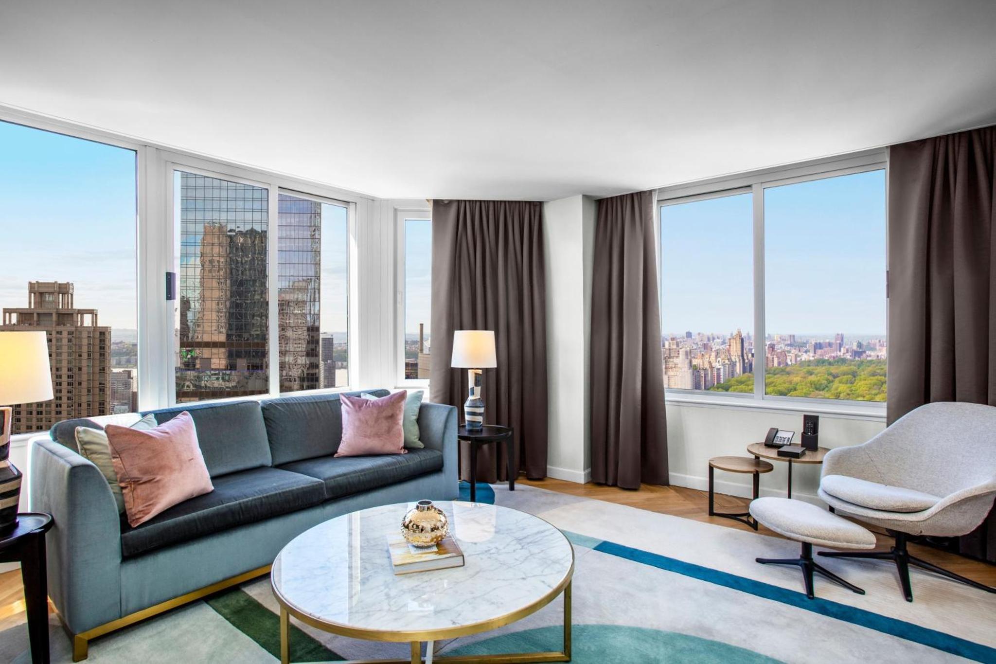 One-Bedroom King Suite with Tub - Mobility/Hearing Access