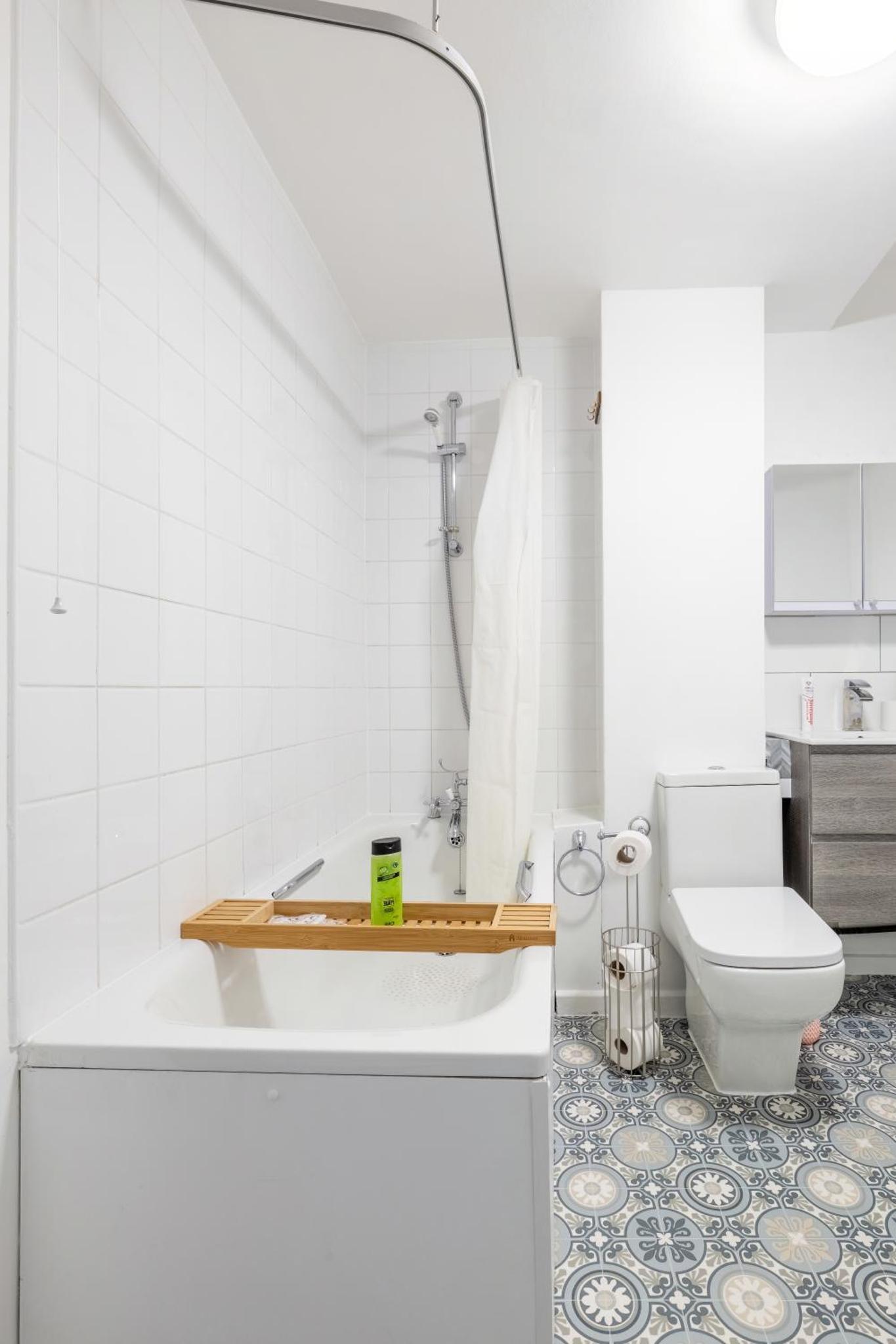 a white bathroom with a toilet and a bath tub at Quiet location in central London, close to Paddington, Regent Park, Lord's Cricket, late check-in in London +41 photos