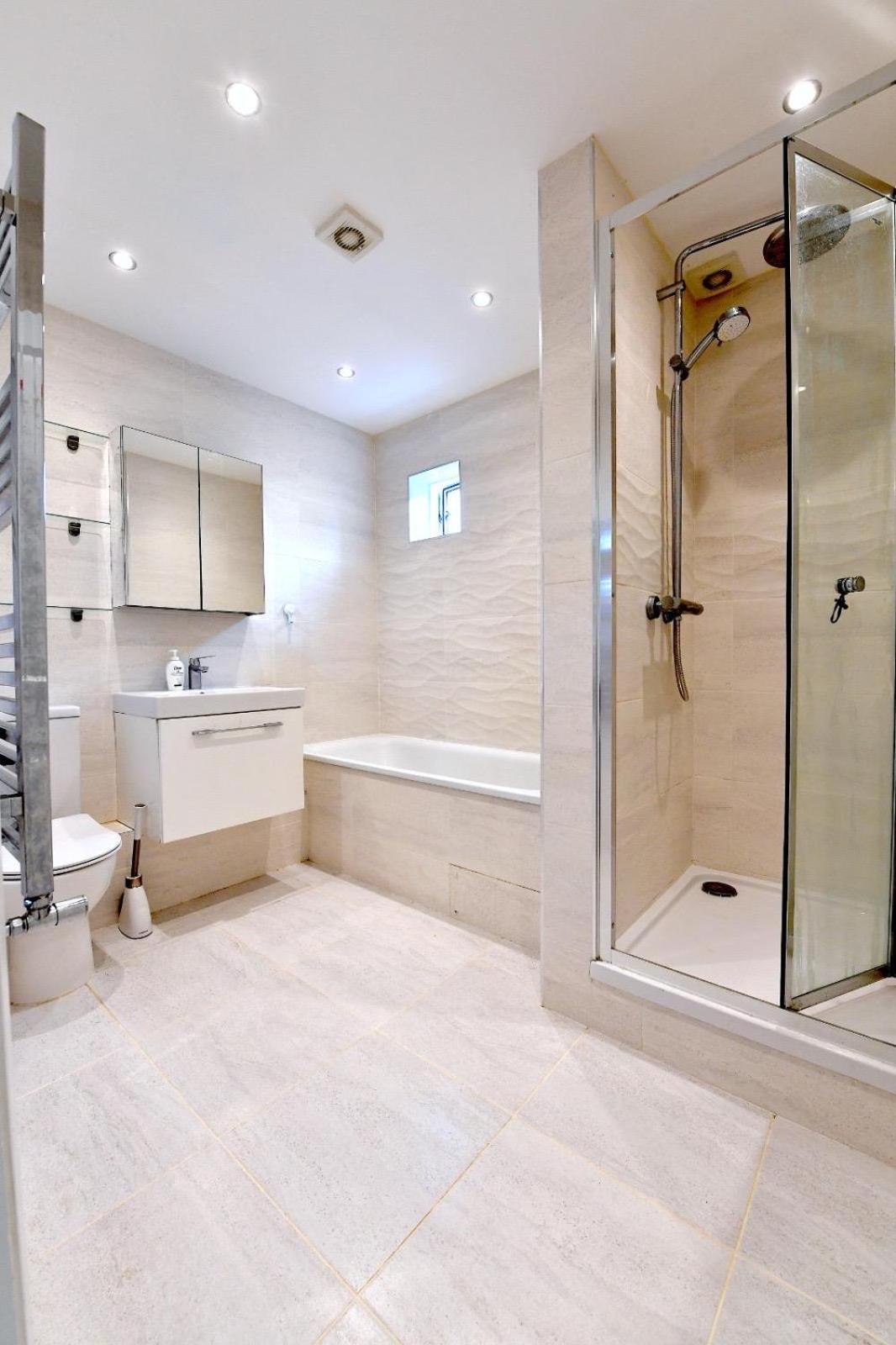 Central London 2 bedrooms apartment sleep 6 Free parking