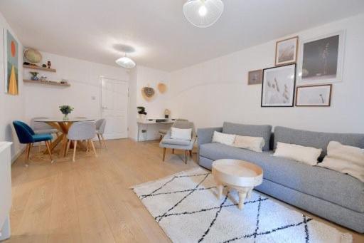 Central London 2 bedrooms apartment sleep 6 Free parking