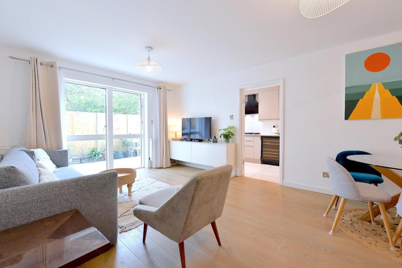 Central London 2 bedrooms apartment sleep 6 Free parking