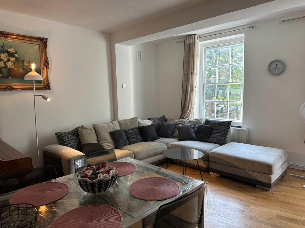 Quiet location in central London, close to Paddington, Regent Park, Lord's Cricket, late check-in