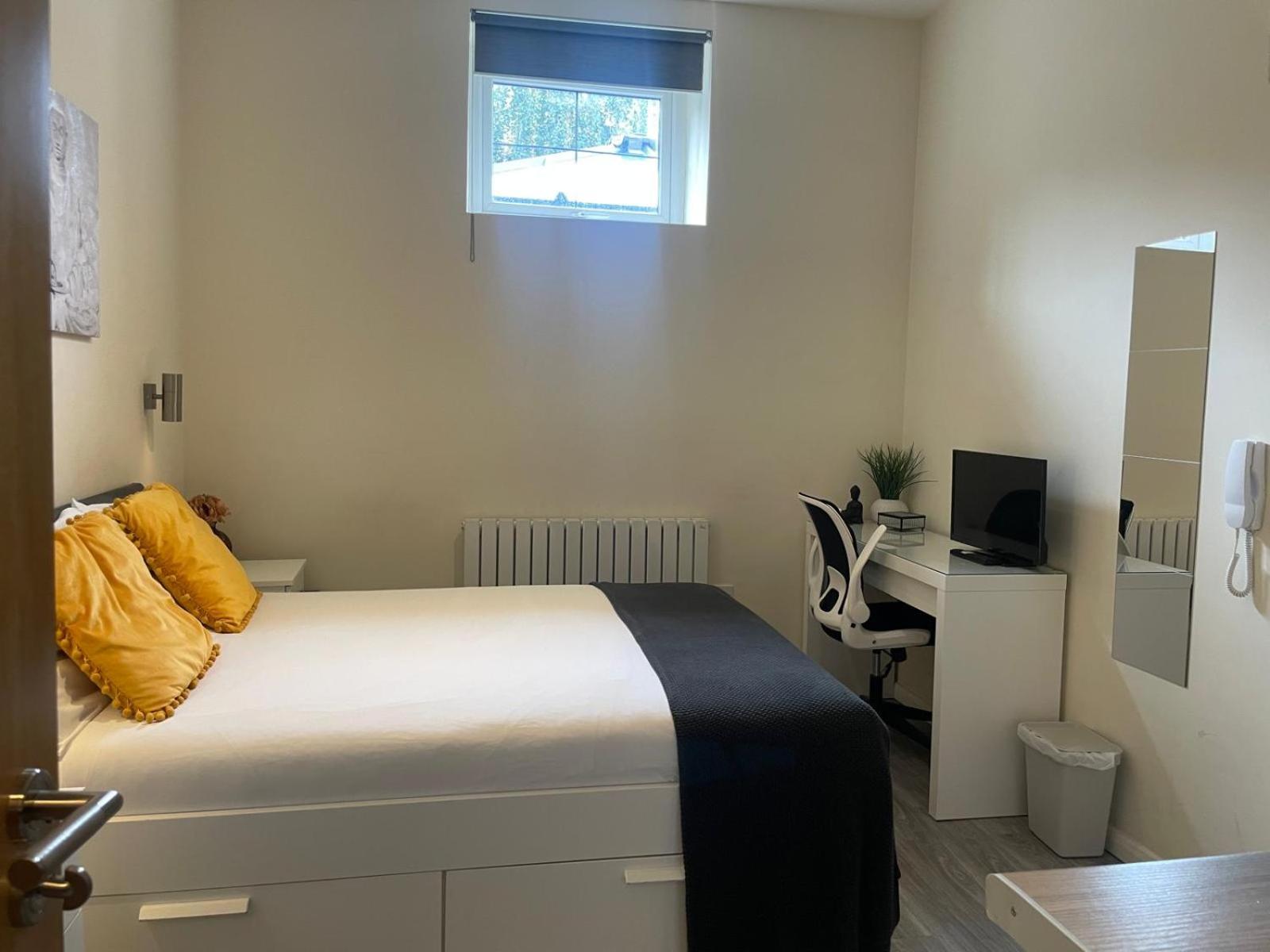 a bedroom with a bed and a desk with a computer at Grays Inn Road - Room 1 in London
