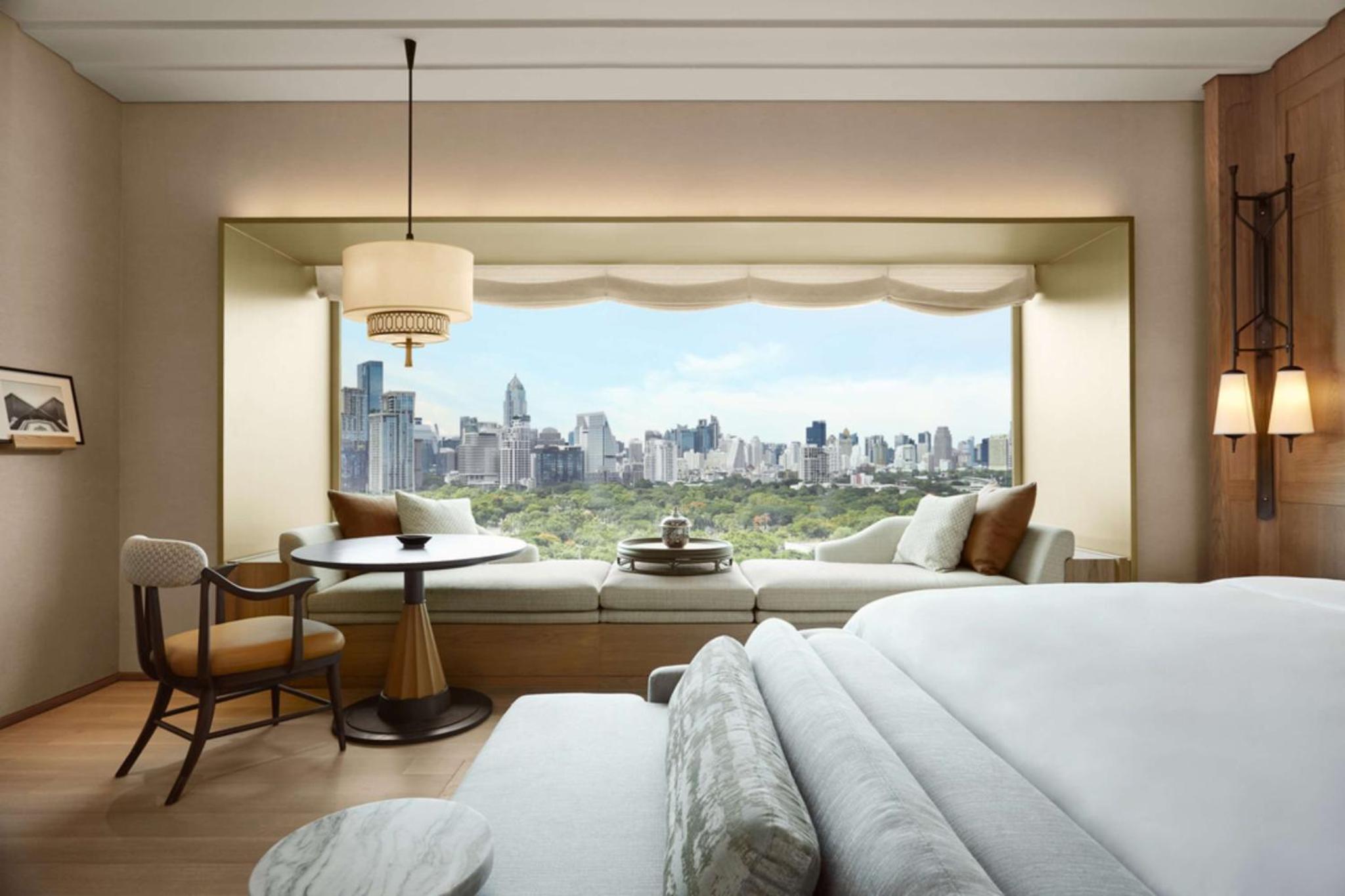 Club Corner Room with King Bed