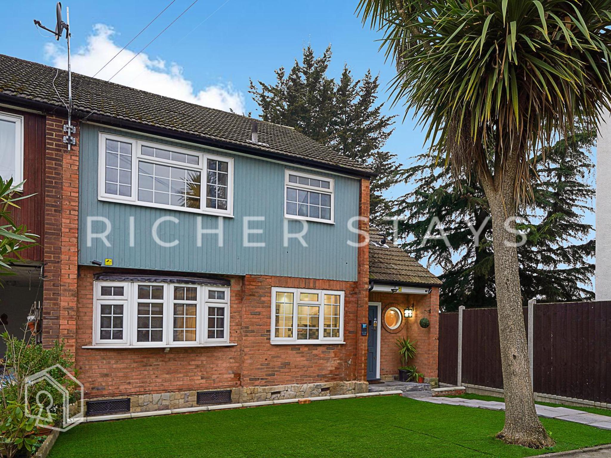 Single Room with Shared Bathroom