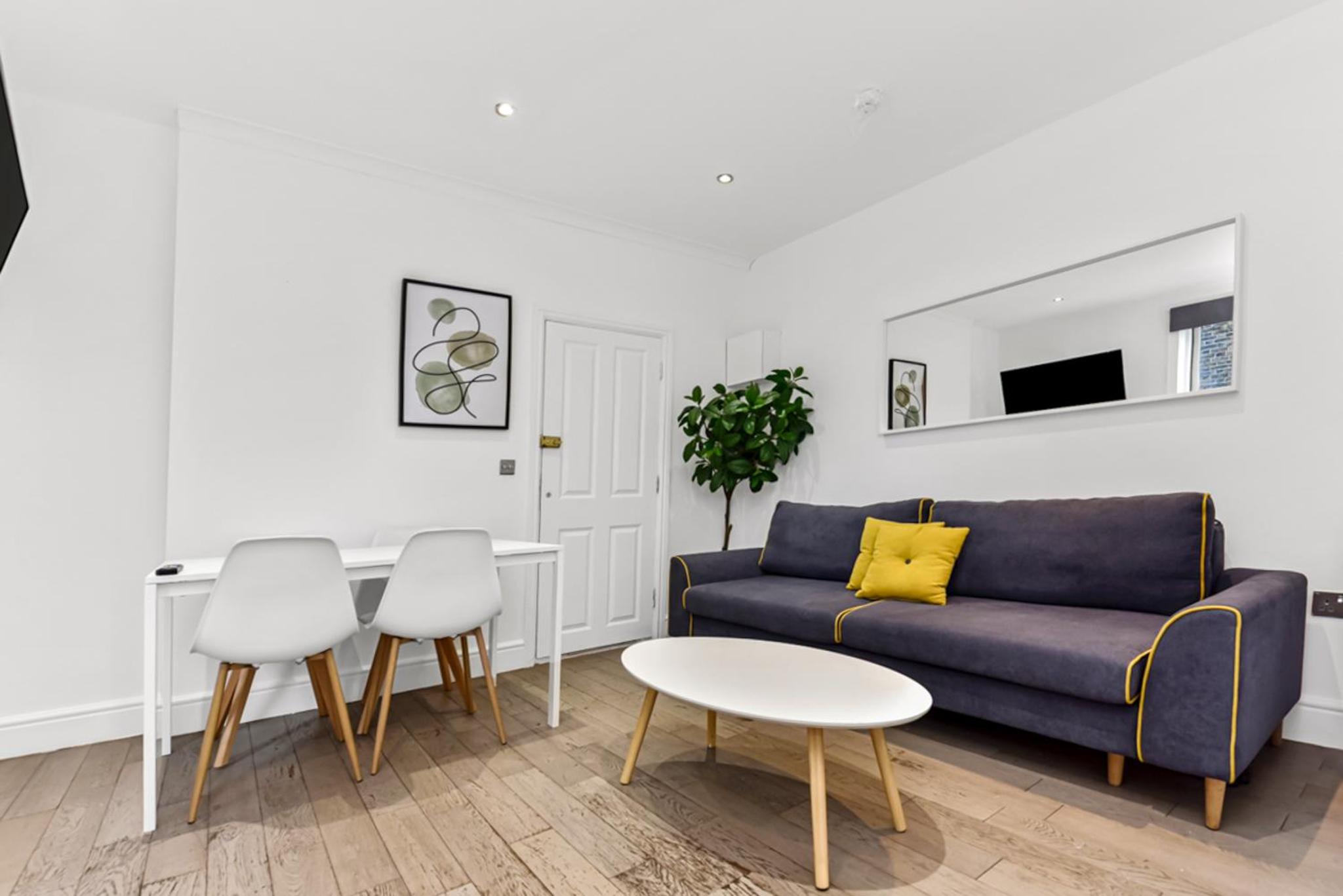 Central, modern 1 Bed in Kennington, Sleeps 4