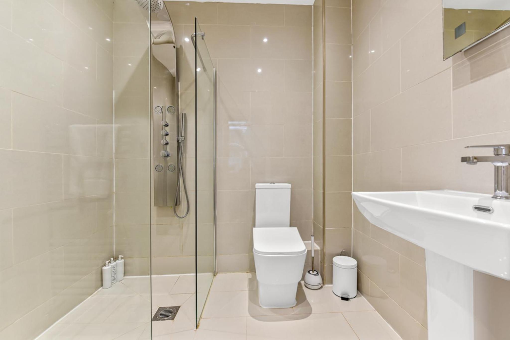 Central, modern 1 Bed in Kennington, Sleeps 4