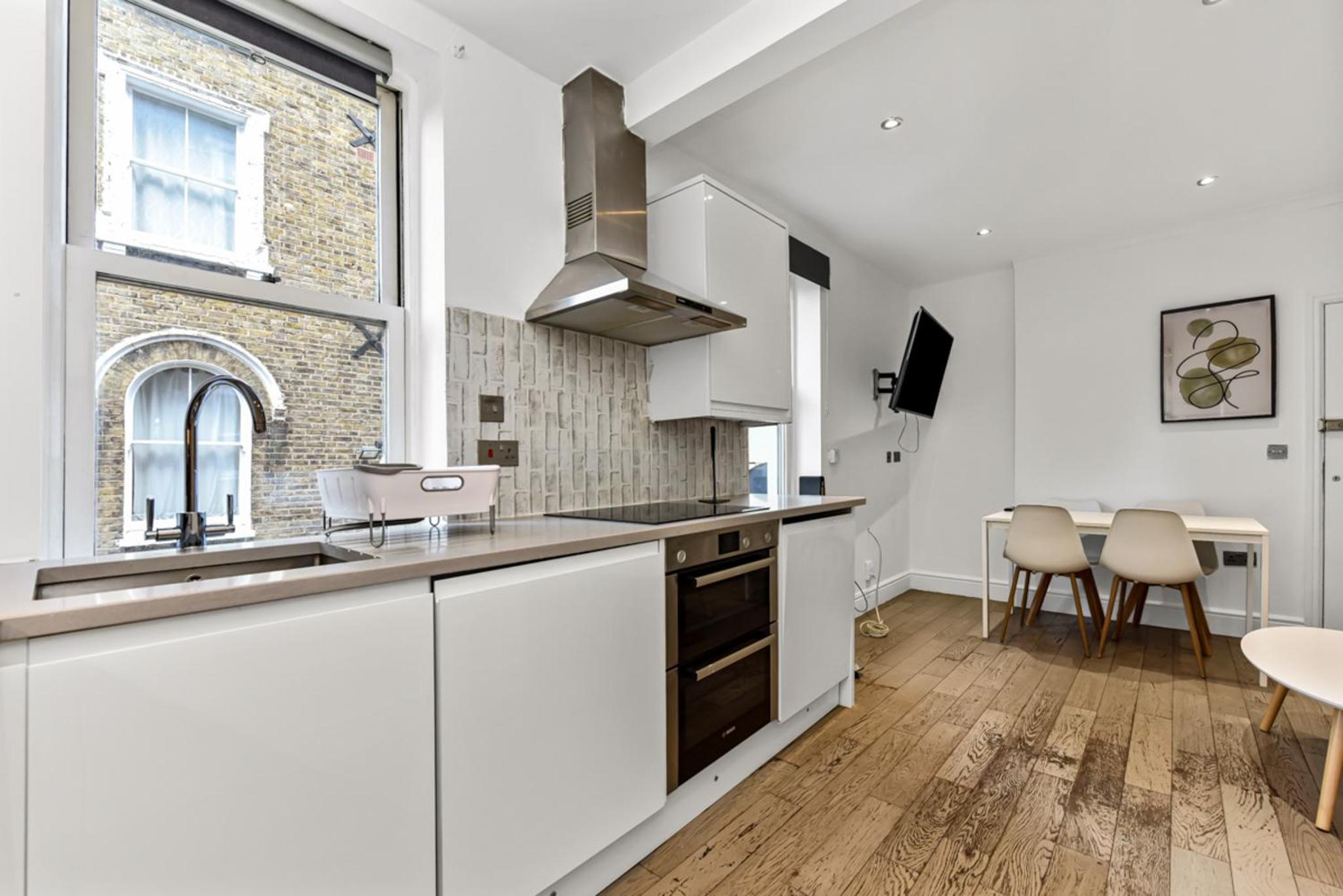 Central, modern 1 Bed in Kennington, Sleeps 4