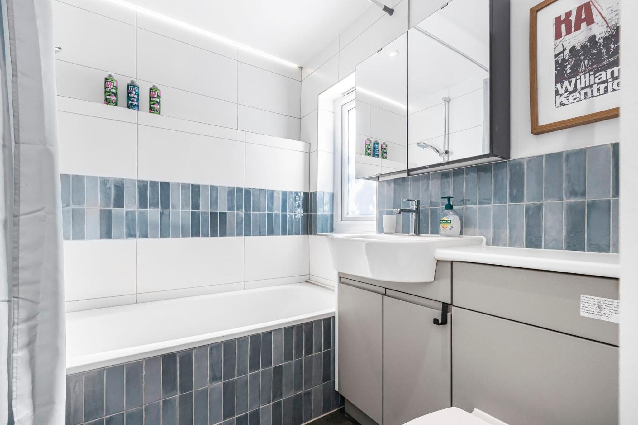 Large, quiet flat in Islington