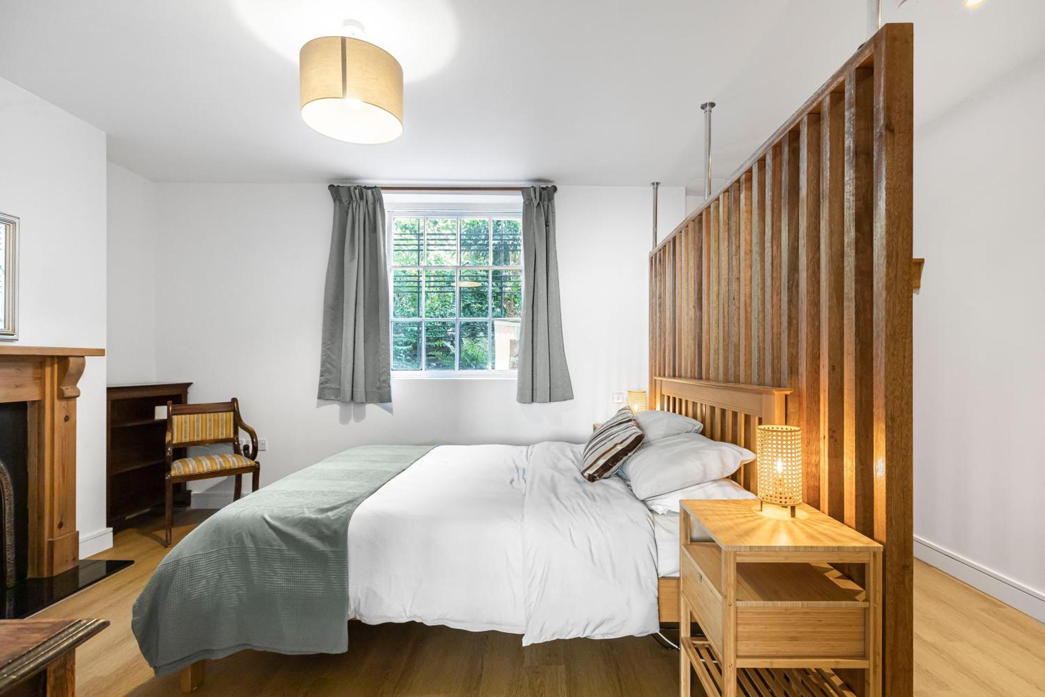 Large, quiet flat in Islington