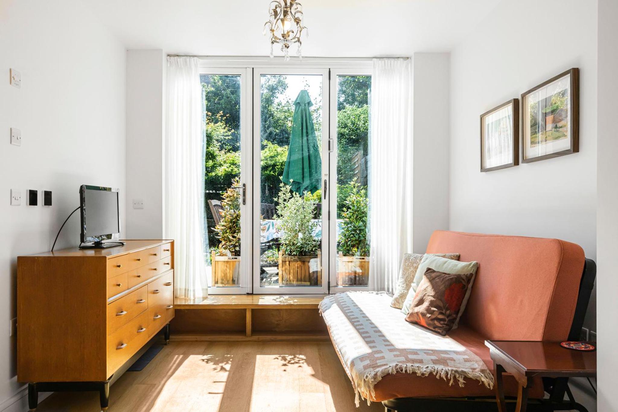 Large, quiet flat in Islington