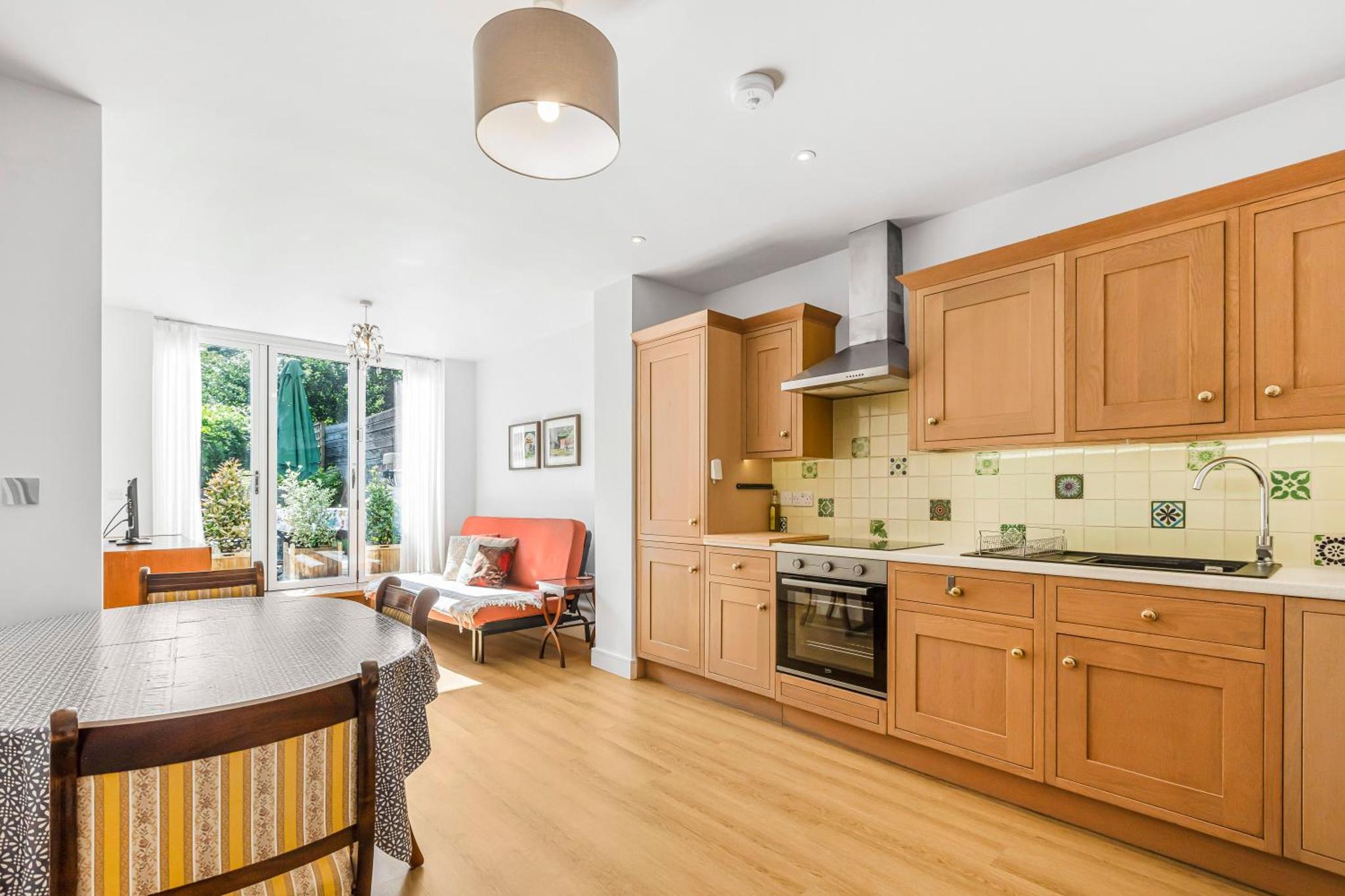 Large, quiet flat in Islington