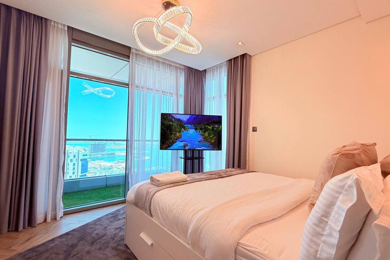 Seaview White 1Br Balcony