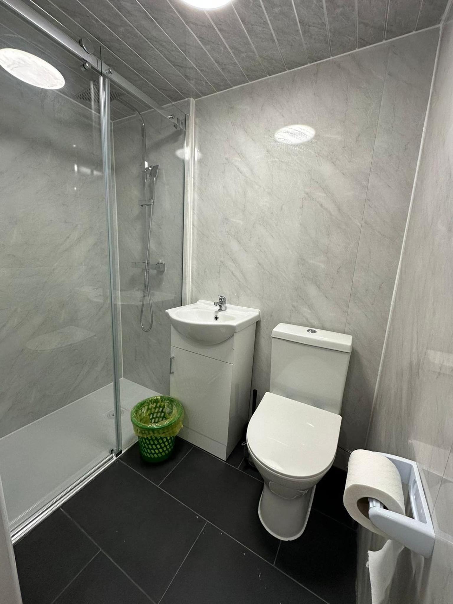 a bathroom with a toilet and a shower and a sink at Budget Ensuit Room, Quiet Stay, East London, Fast WiFi, Steps Away From London Eye, Near Metro in London
