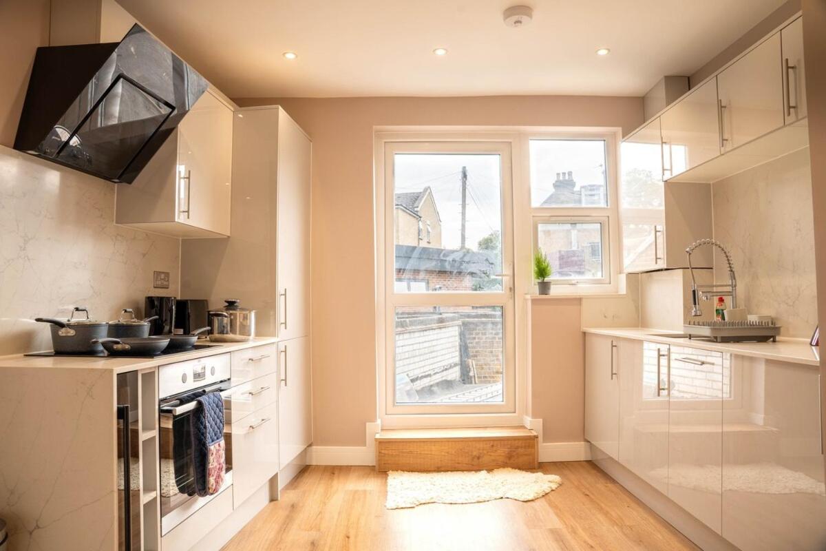 Spacious 2BR, Fast Trains - Calm South London Stay