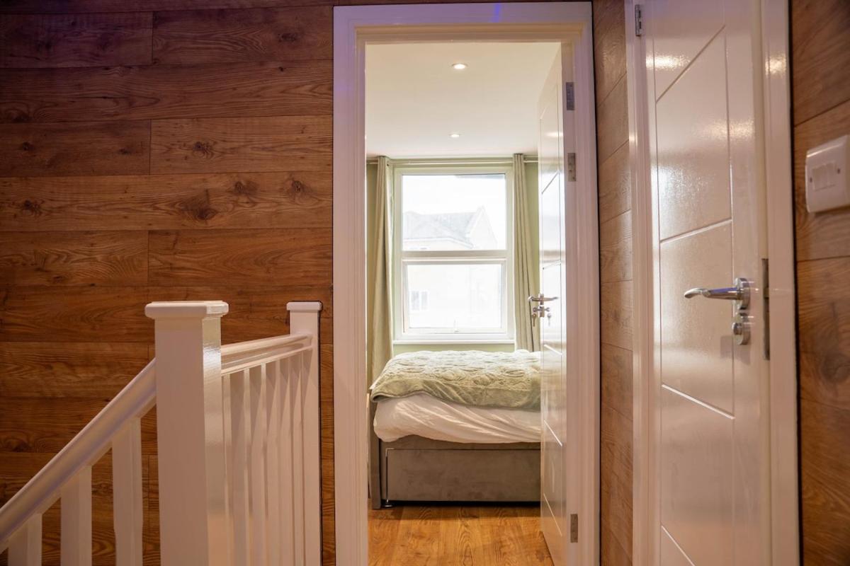 a hallway with a door leading to a bedroom at Spacious 2BR, Fast Trains - Calm South London Stay in London