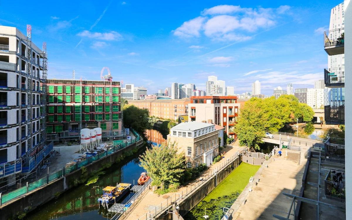 a view of a city with a river and buildings at Luxury apartment in Stratford in London