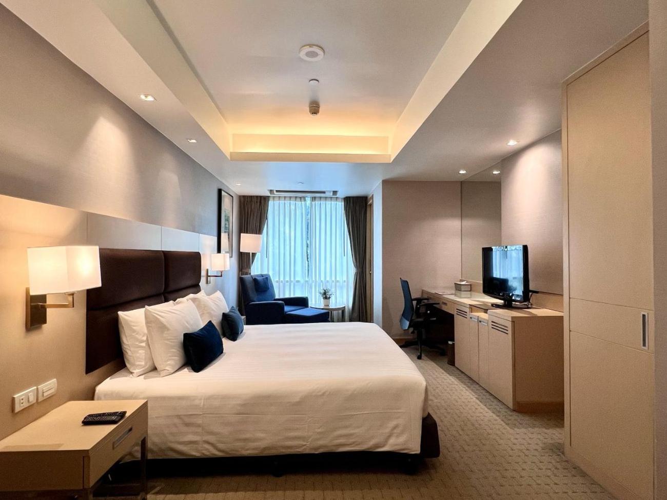 Deluxe One Bedroom Suite (City View)