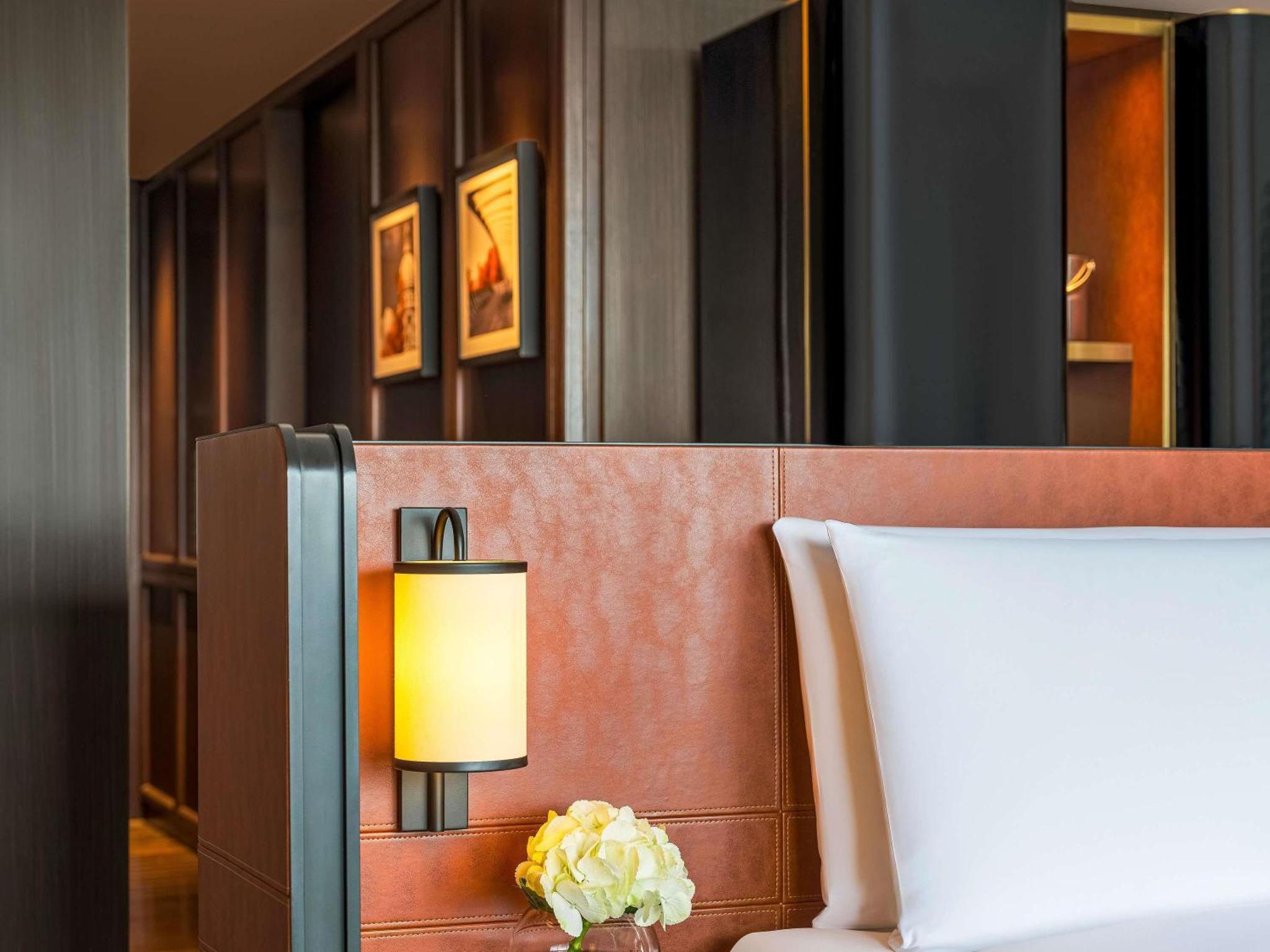 Fairmont Gold Marina Bay Room, 1 King, Balcony, Marina Bay View, Lounge Access