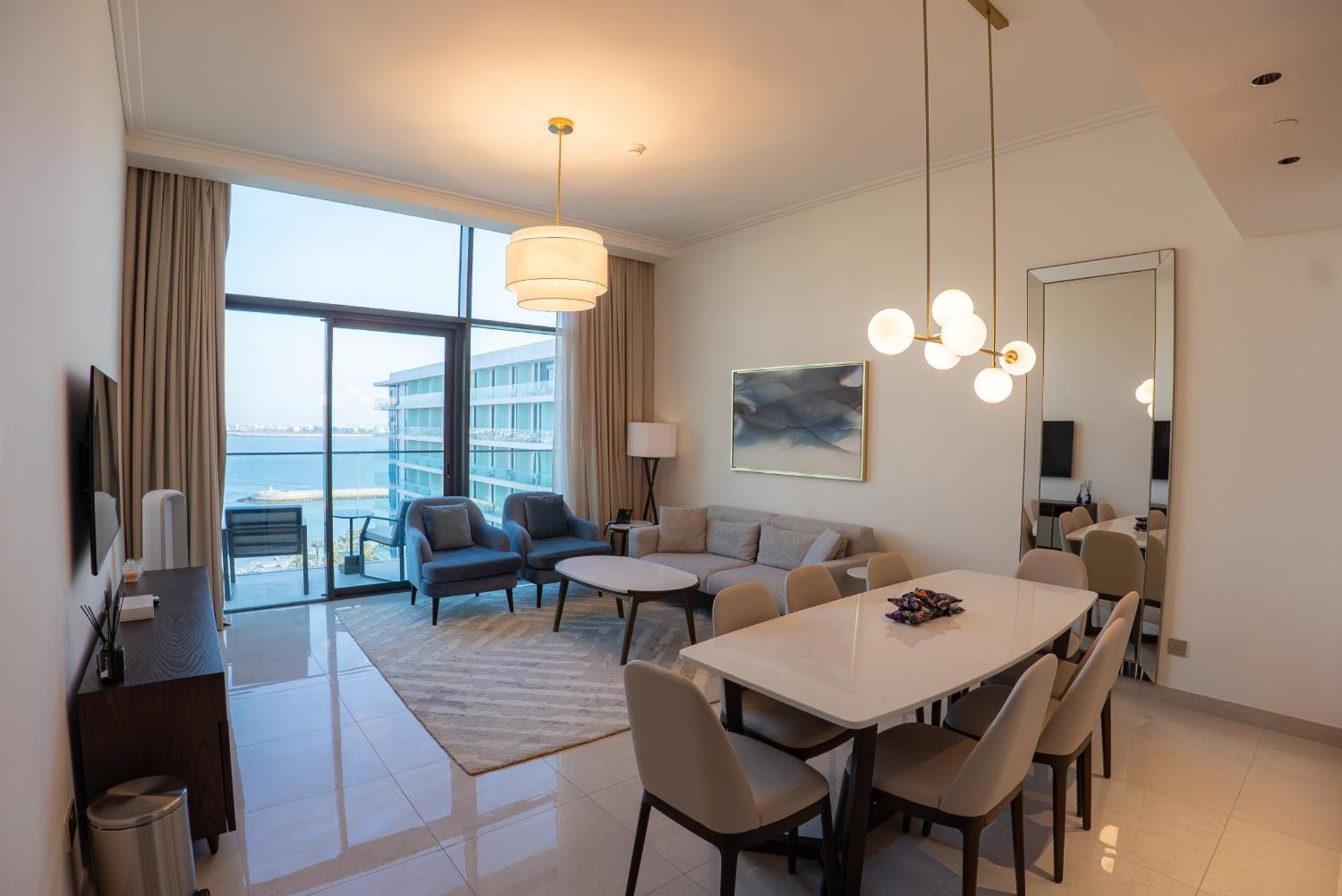 Three-Bedroom Premium Apartment with Resort View