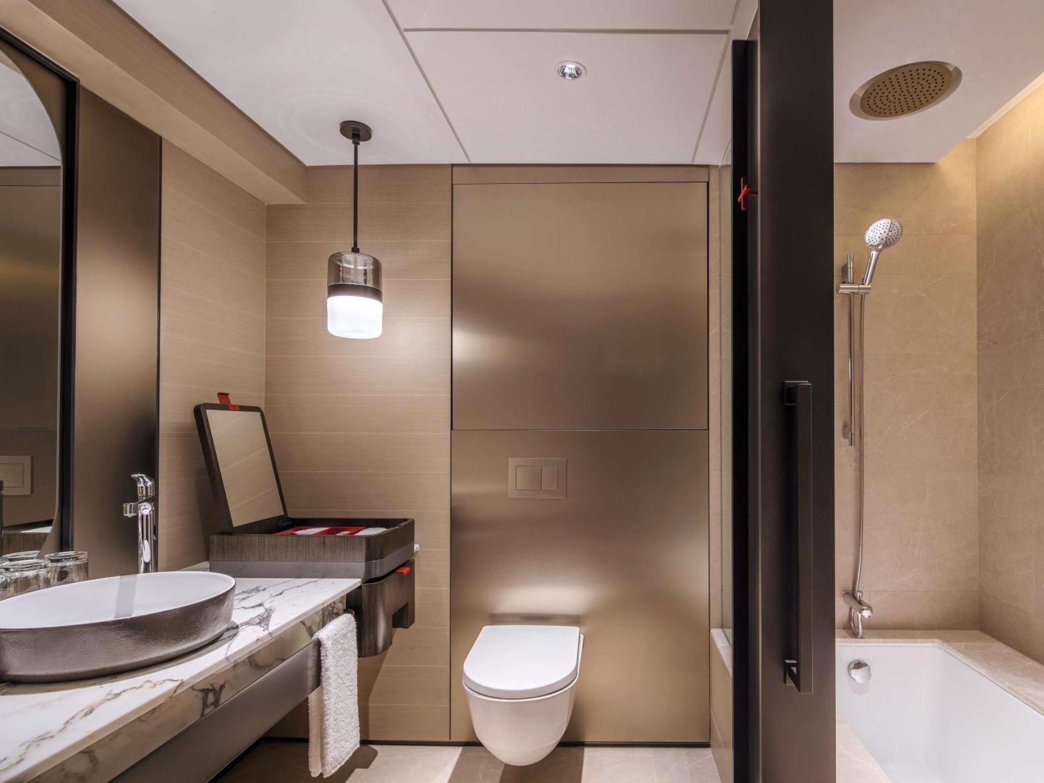 Swiss Marina Bay, 2 Doubles, High Floor, Balcony, Marina Bay View