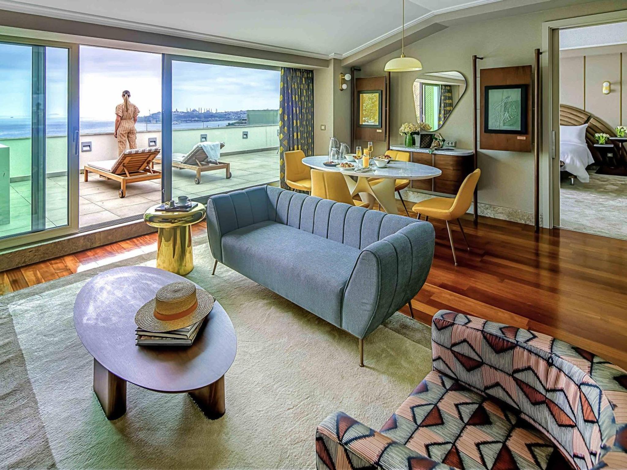 Deluxe Twin Room with City View