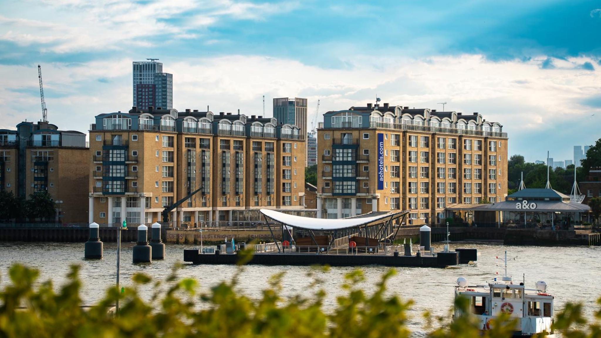 a&o London Docklands Riverside