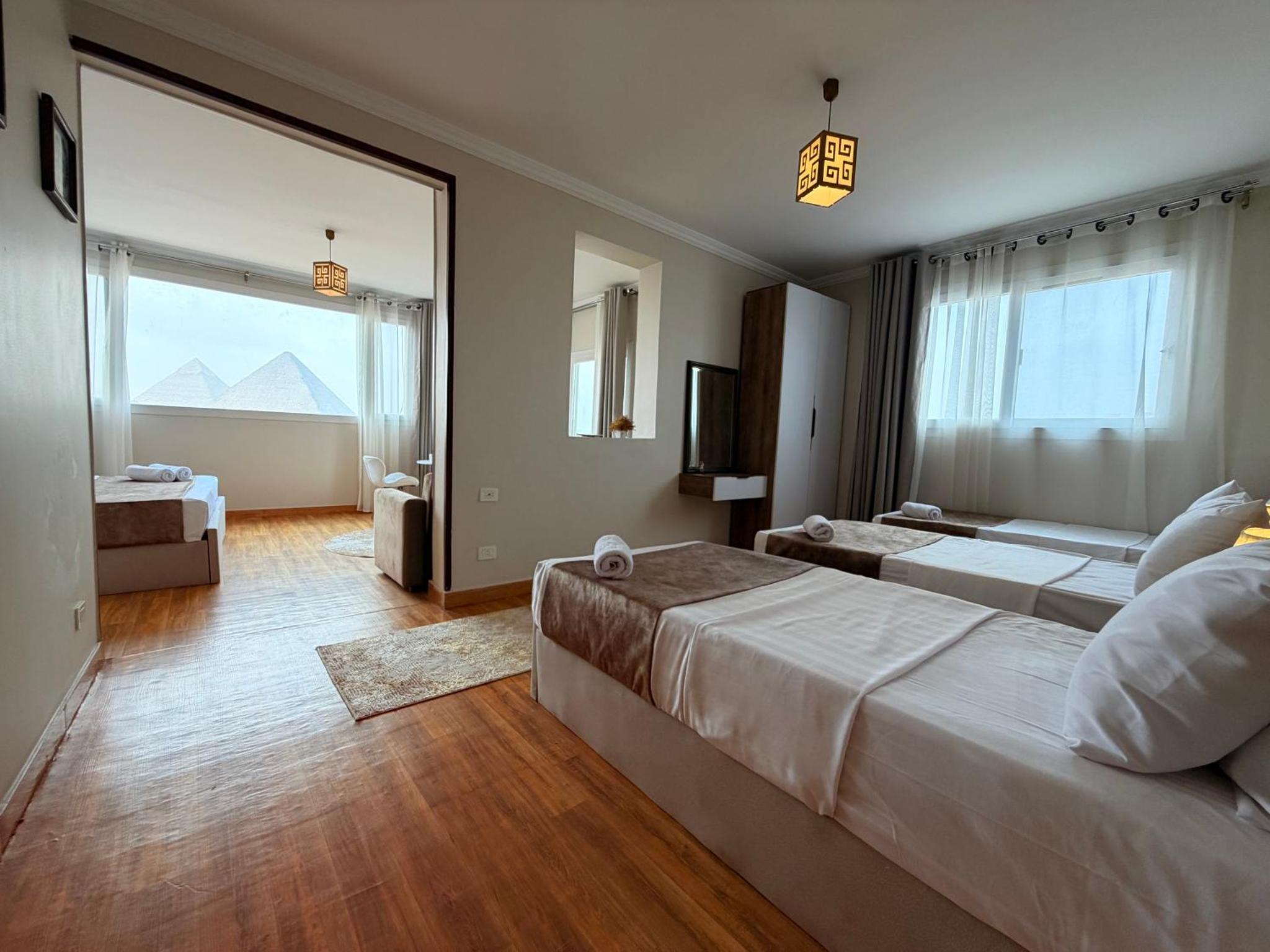 DELUXE DOUBLE ROOM TWIN BED CITY VIEW (BALCONY)