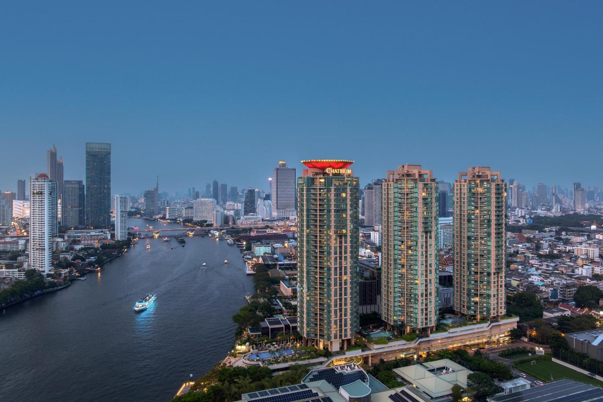 Grand Deluxe Club King City View