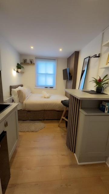 a small bedroom with a bed and a window at Cosy central studio close to local attractions in London