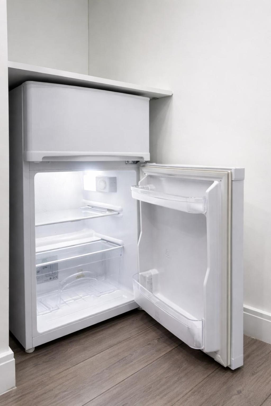 4 Modern Ground Floor Apartments With Private Kitchens and Bathrooms, Sleeps Up to 18, London