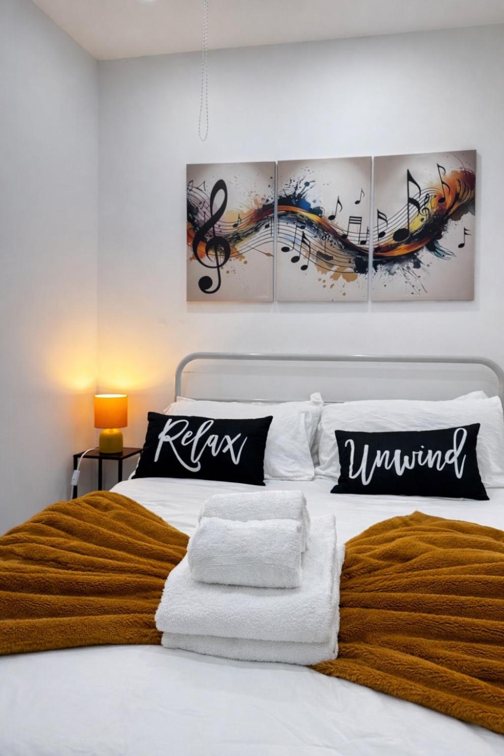 4 Modern Ground Floor Apartments With Private Kitchens and Bathrooms, Sleeps Up to 18, London