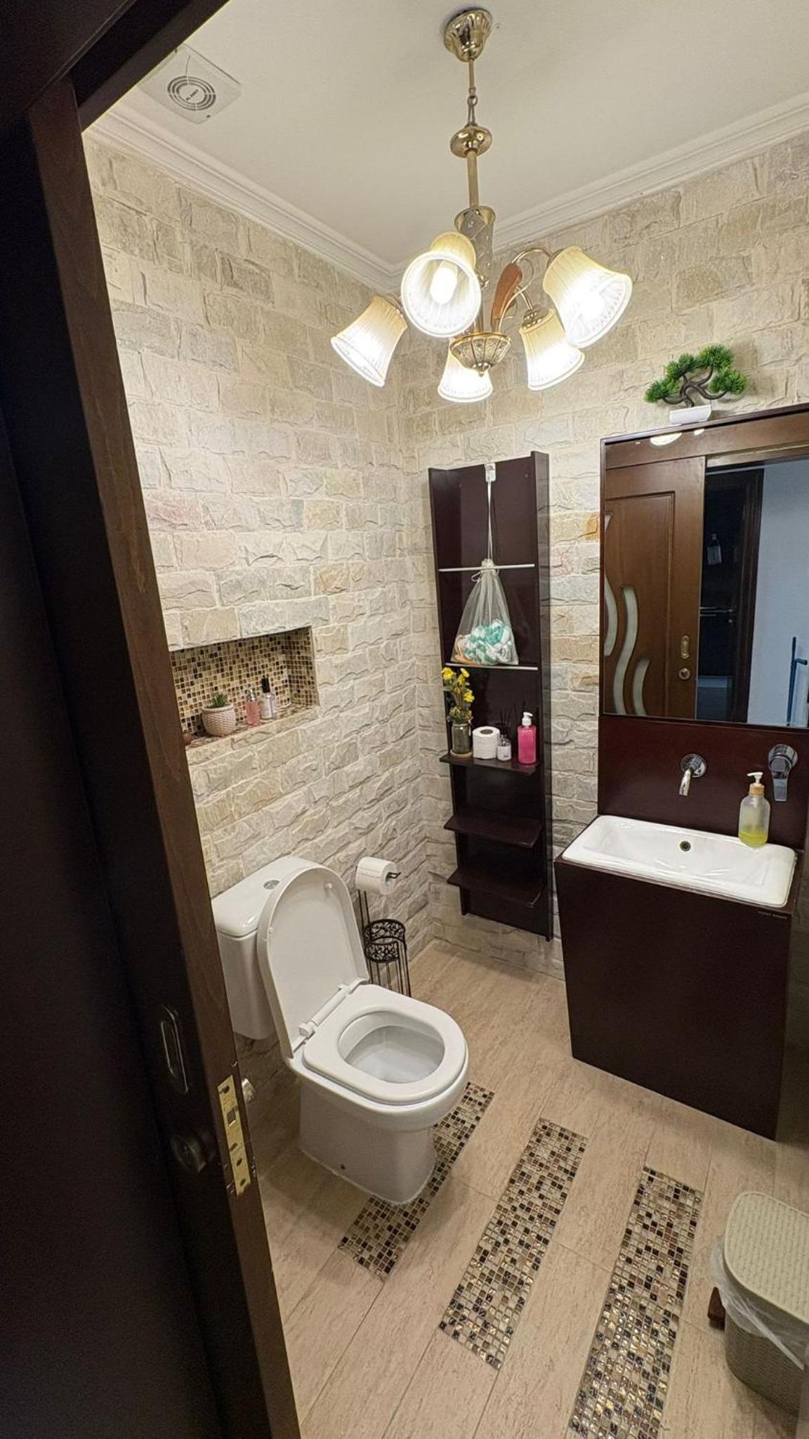 a bathroom with a toilet and a sink at شالية Vipمرسى البحرين 4 غرف مسبح خاص وشاطى in Muharraq